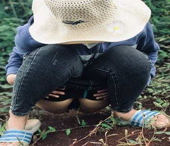 Gái Tây Nguyên khoe bướm Chịch ngoài vườn siêu hấp dẫn